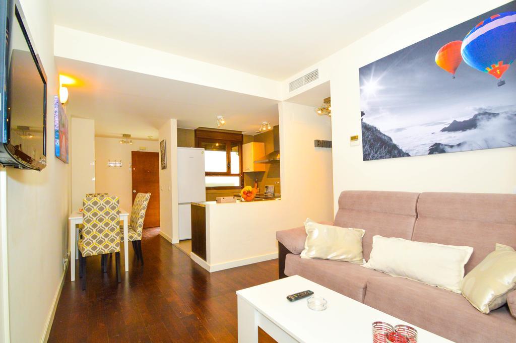 Apartament The Zentral Museo Sewilla Zewnętrze zdjęcie
