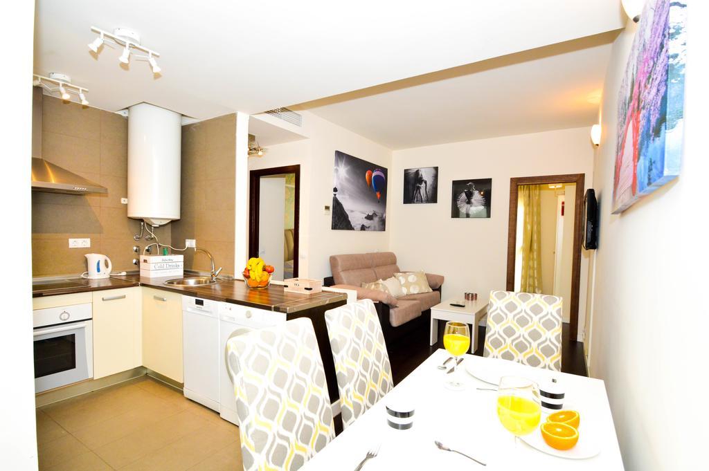Apartament The Zentral Museo Sewilla Zewnętrze zdjęcie